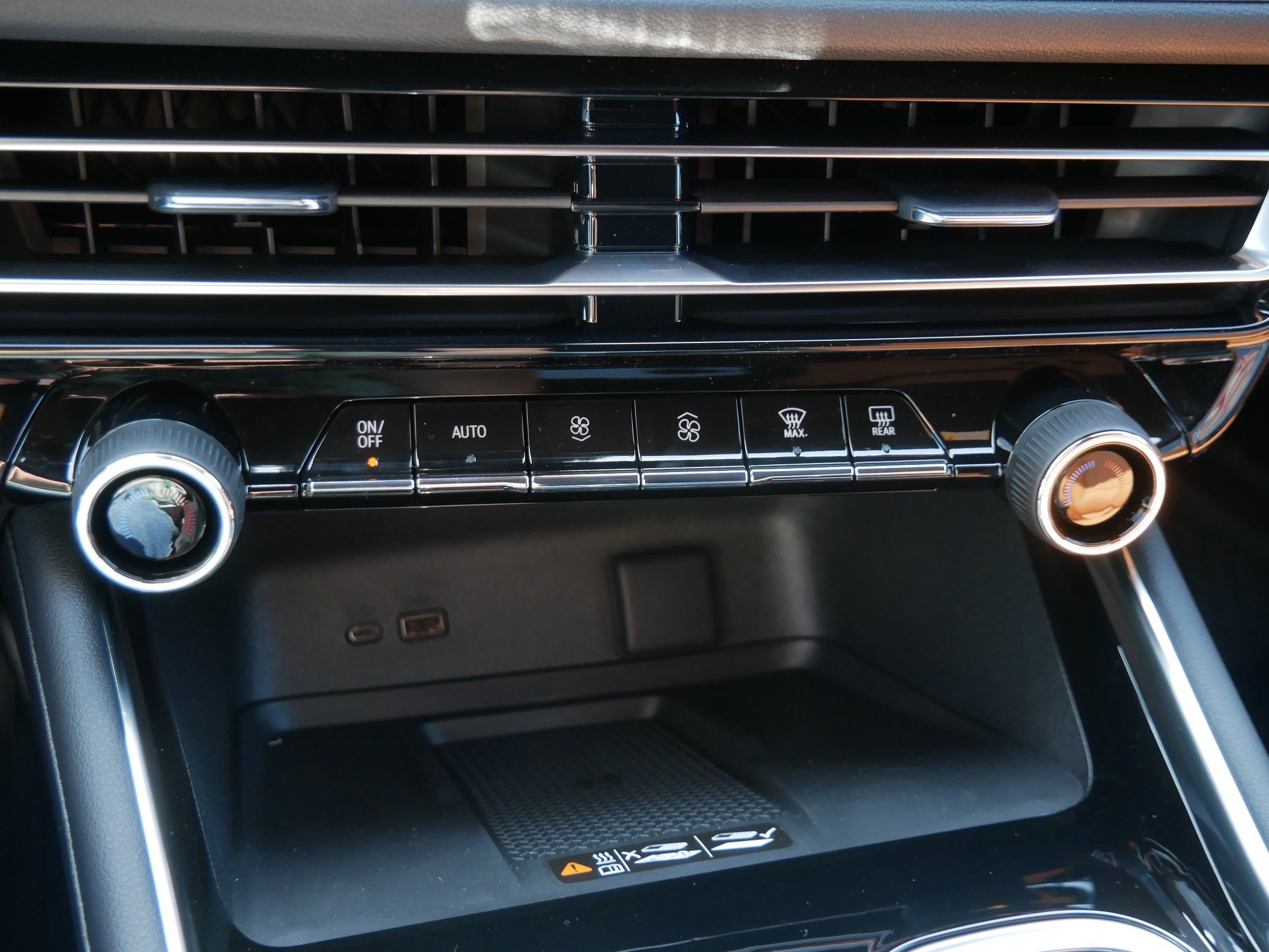 2027 Chevrolet Traverse Z71 - Photo 8