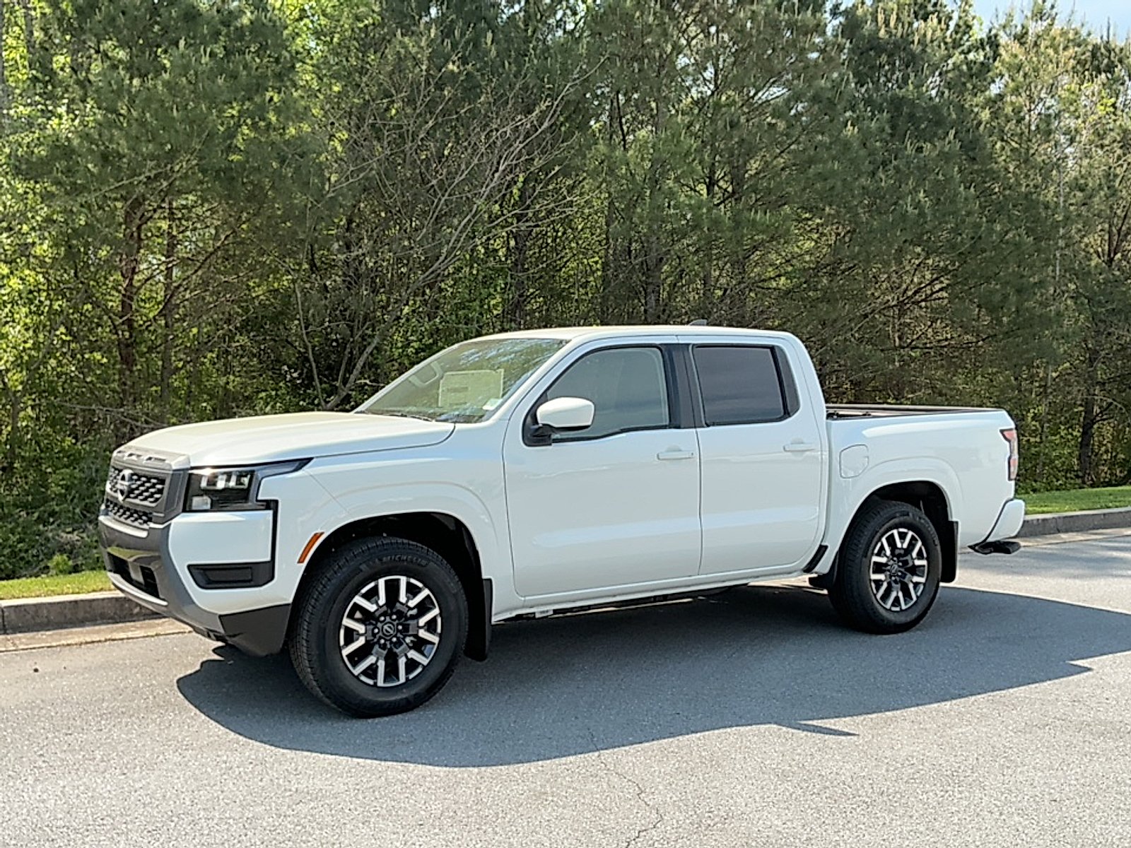 New 2026 Glacier White Nissan SV image 4