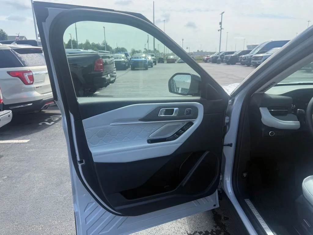 Used 2025 White Ford Platinum image 15