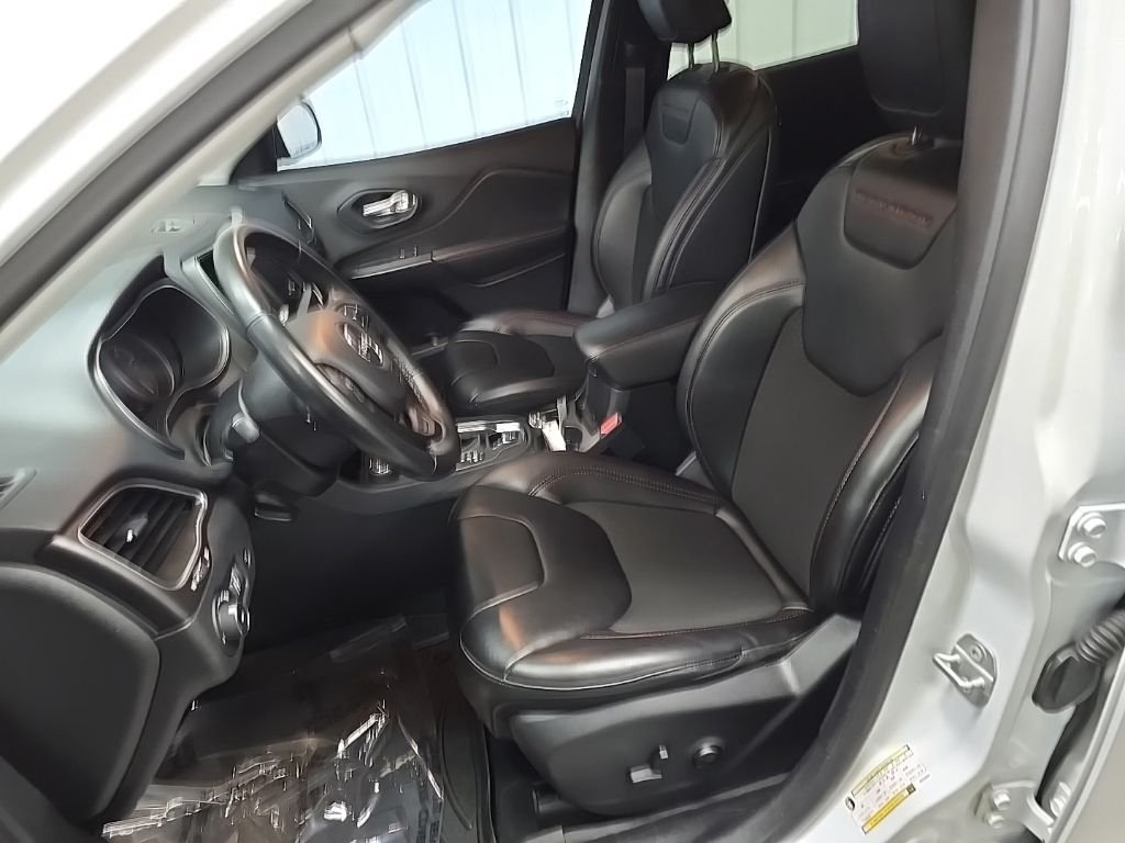 Used 2019 White Jeep Trailhawk image 32