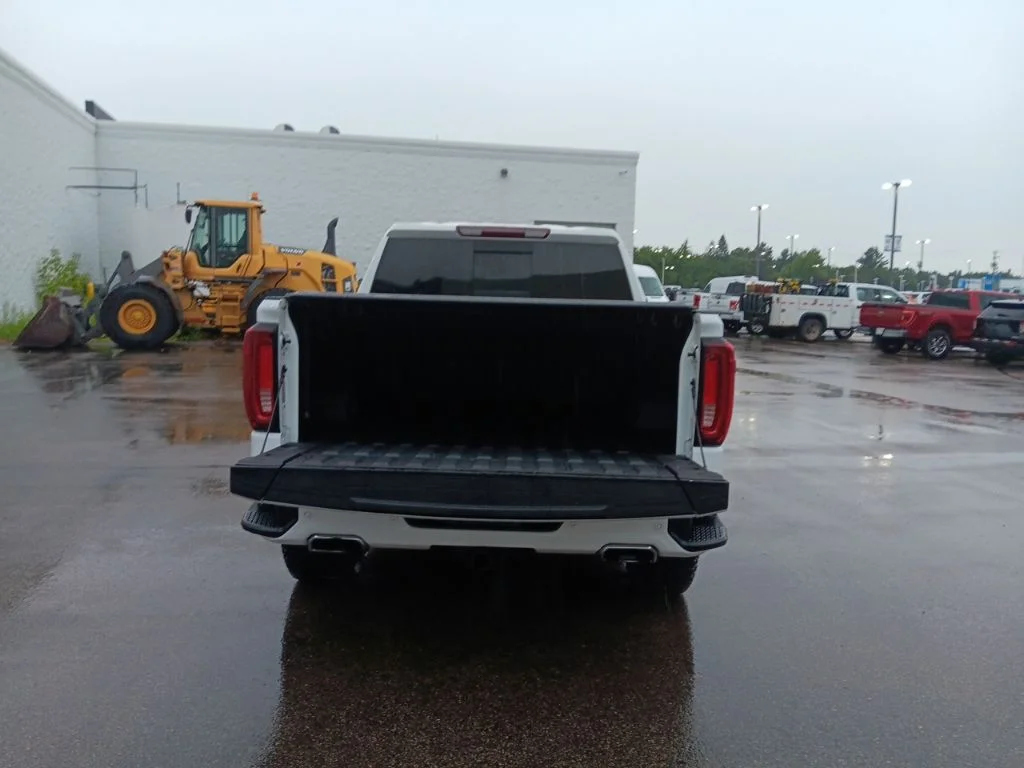 Used 2024 Summit White GMC AT4 image 32