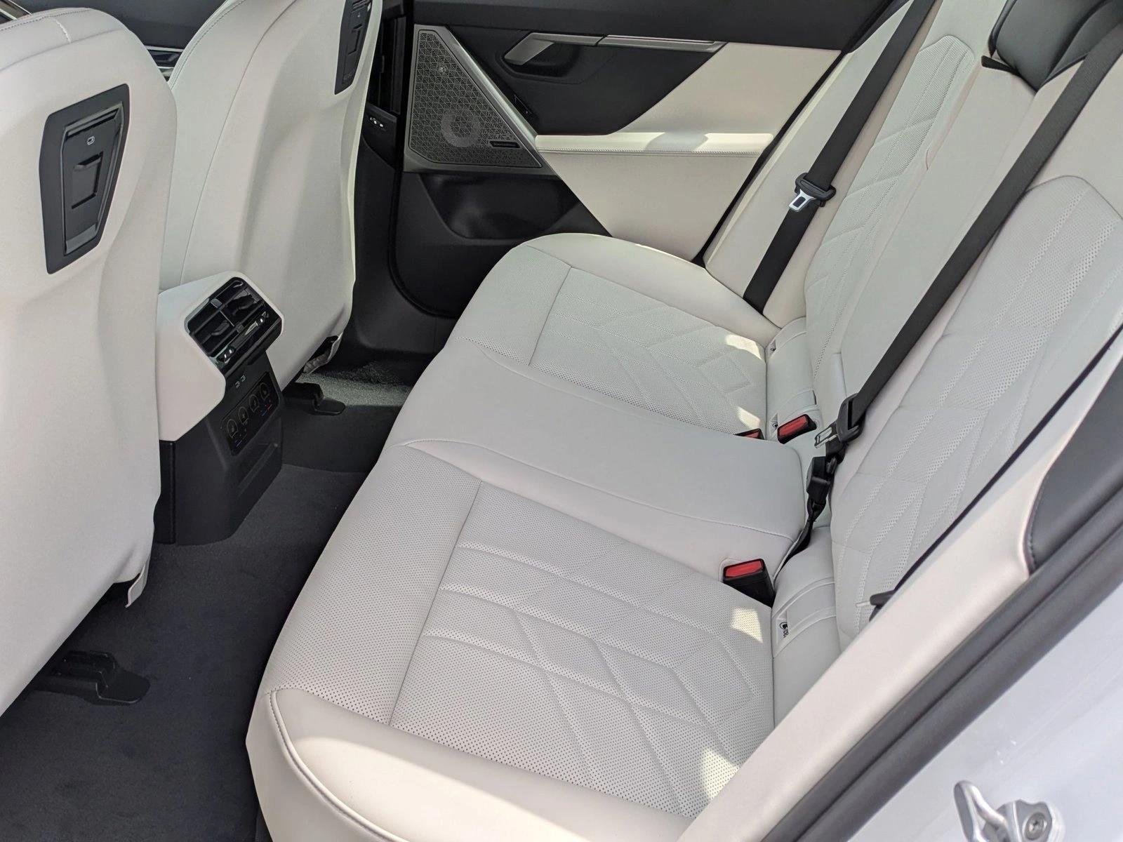 Used 2027 Mineral White Metallic BMW 550e xDrive image 17
