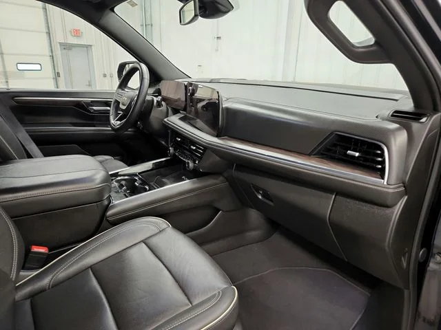 Used 2025 Black Chevrolet Premier image 37