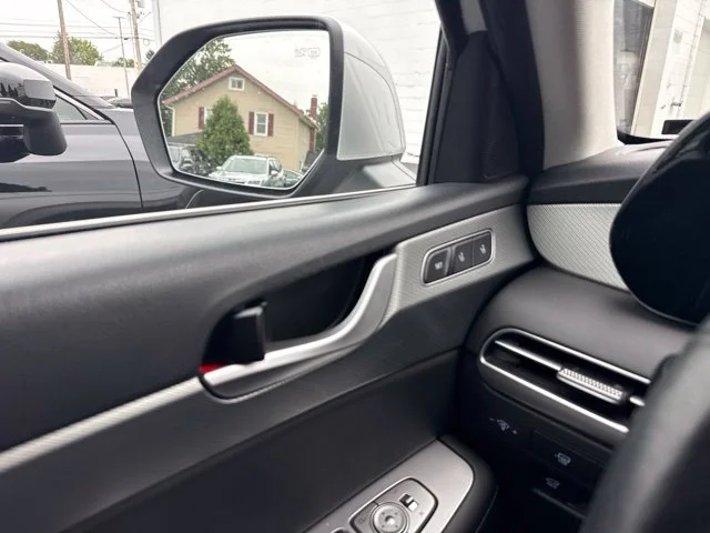 Used 2025 Silver Hyundai SEL Premium image 15
