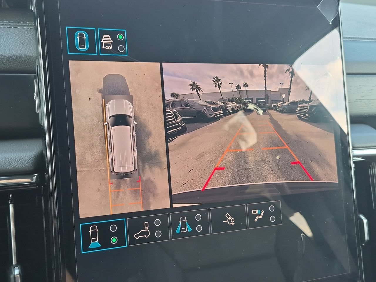2026 GMC Yukon Denali - Photo 14