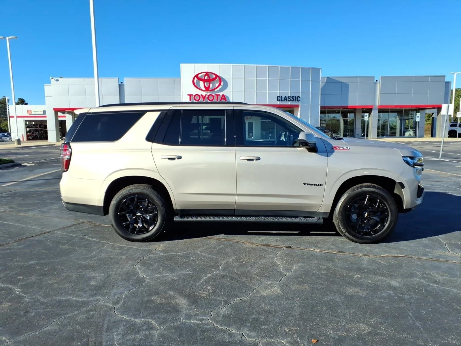 Used 2022 Empire Beige Metallic Chevrolet Z71 image 15