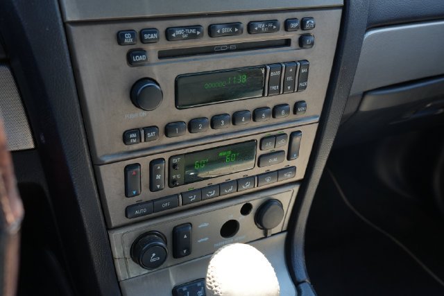 Used 2005 Gold Ford Base image 15