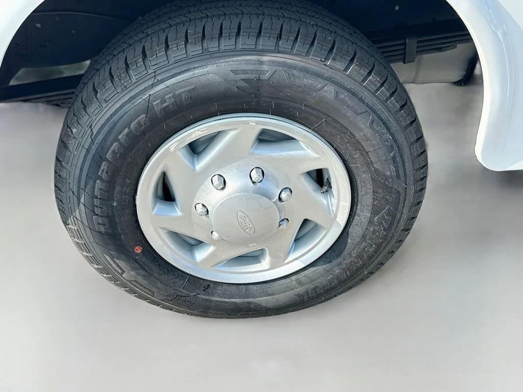 New 2027 Oxford White Ford E-350 SRW image 26
