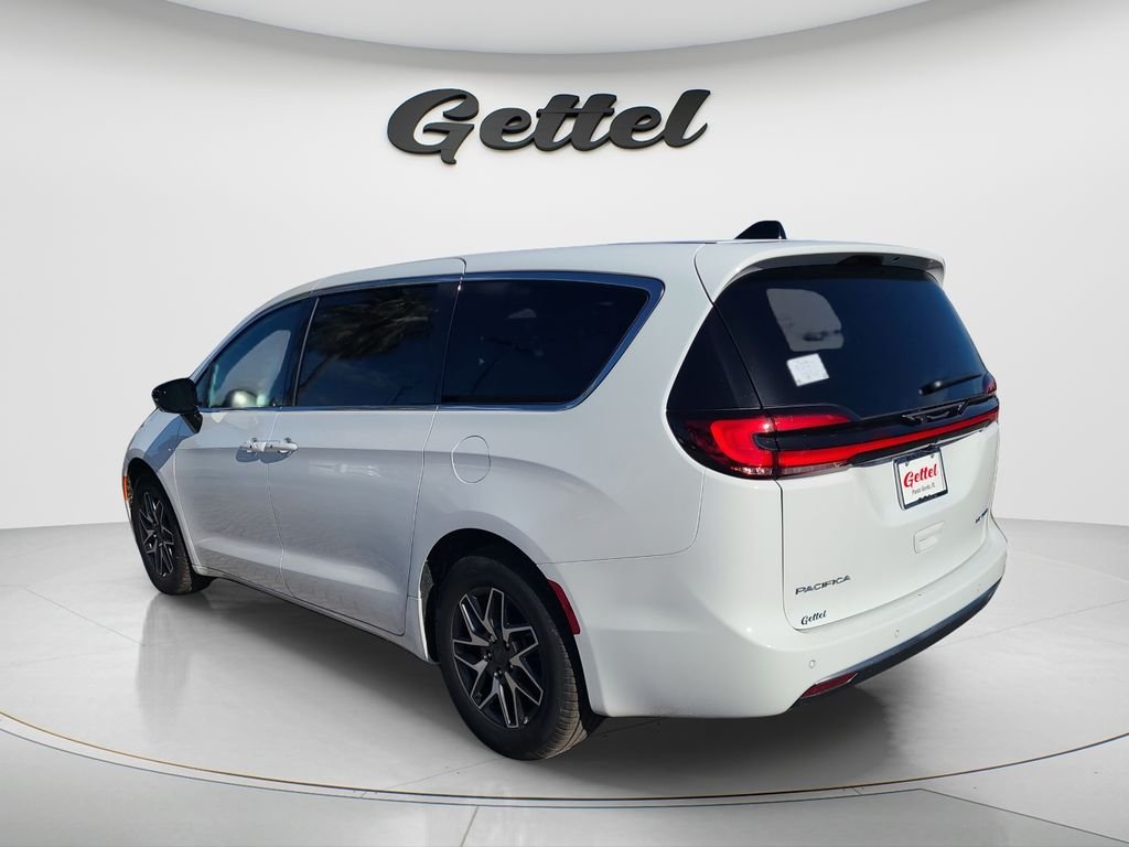 New 2027 Bright White Clear-Coat Exterior Paint Chrysler Limited image 7
