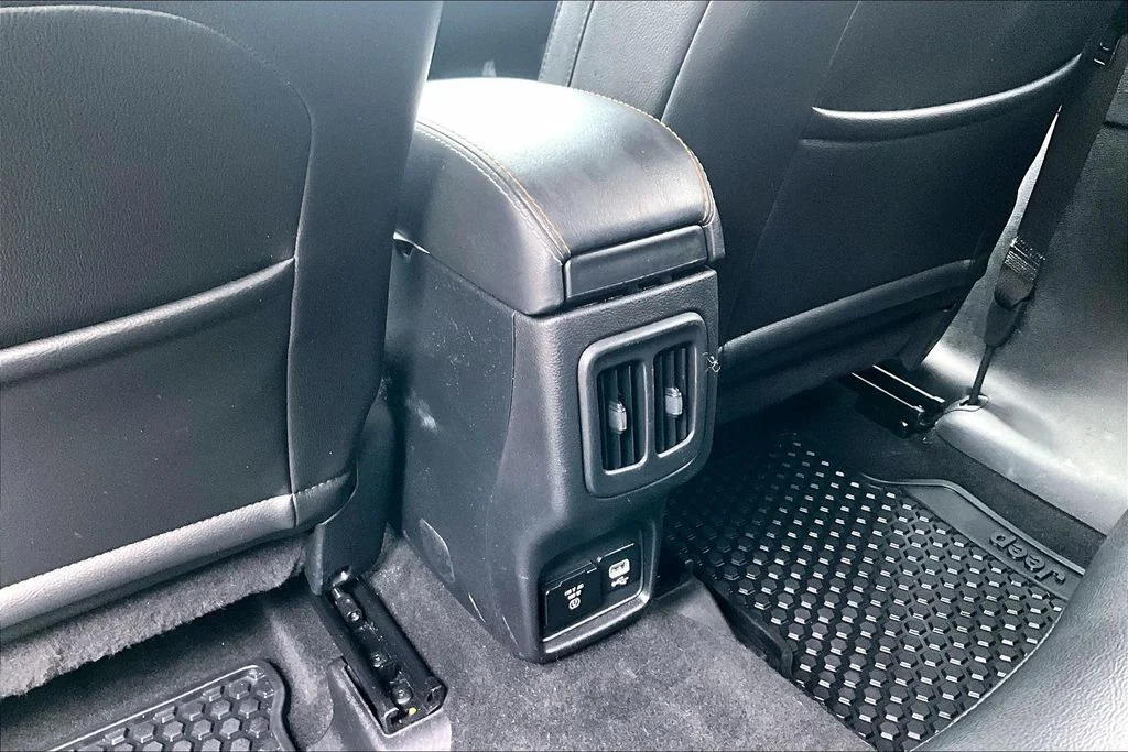 Certified Used 2019 Silver Jeep Latitude image 10