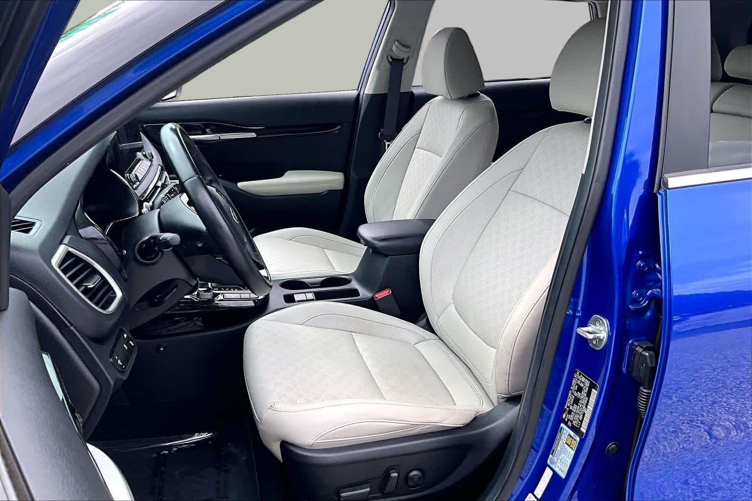 Used 2021 Neptune Blue Kia SX image 8