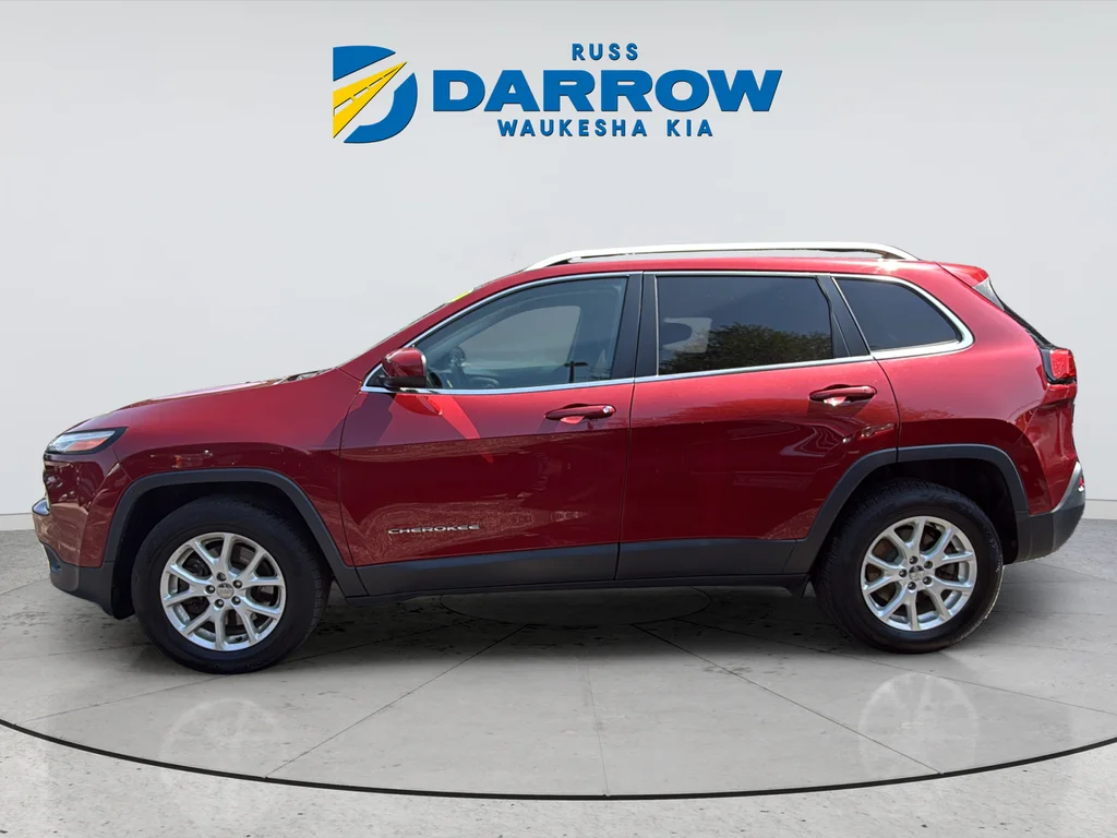 Used 2017 Red Jeep Latitude image 2