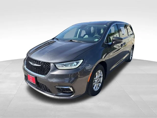 Used 2023 Gray Chrysler Touring L image 4