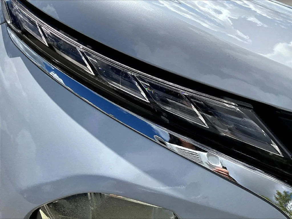 Used 2024 White Mitsubishi SE image 34