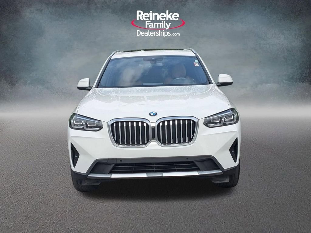 Used 2023  BMW xDrive30i image 2