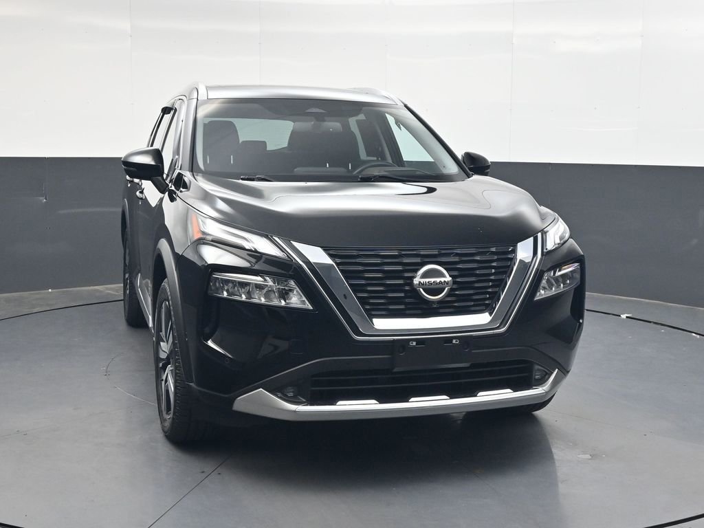 Used 2021 Black Nissan Platinum image 14