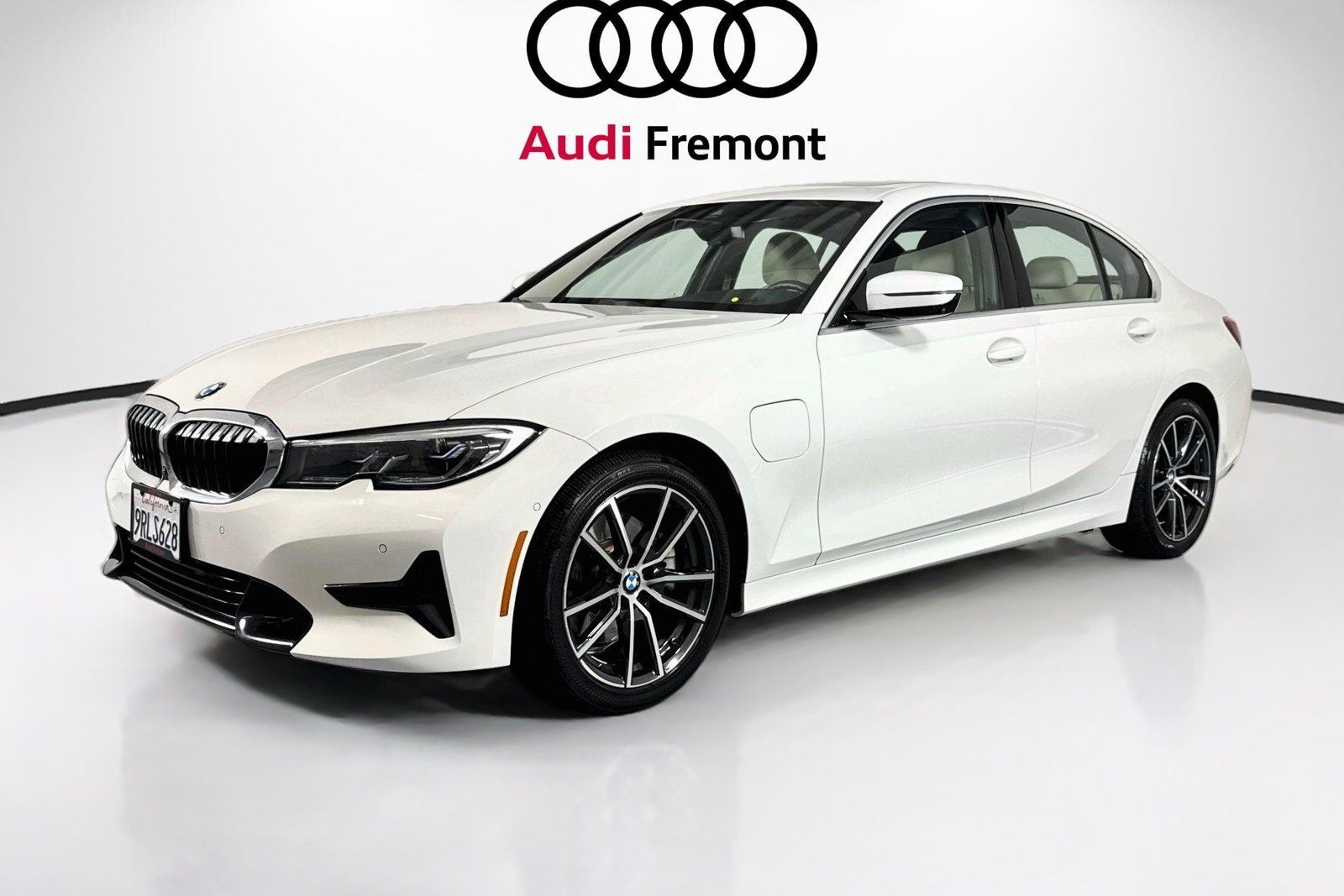 Used 2021 Alpine White BMW 330e image 3