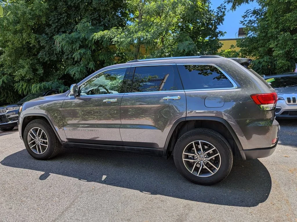 Used 2021 Gray Jeep Limited image 11
