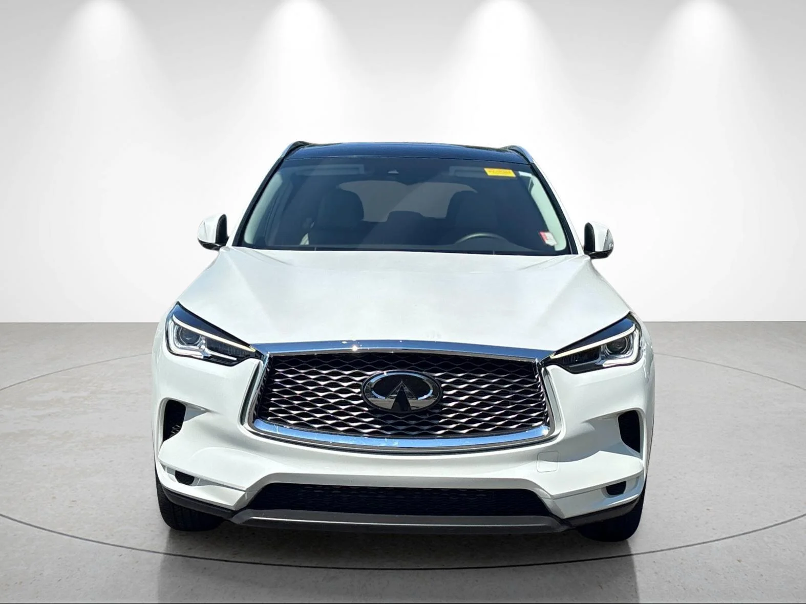 Certified Used 2025 Radiant White INFINITI LUXE image 8