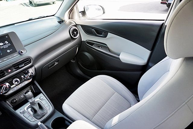 Used 2023 White Hyundai SEL image 20