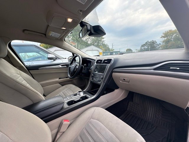 Used 2020 White Ford SE image 5