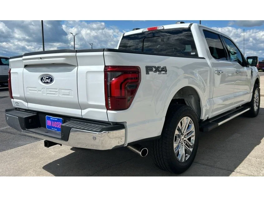 Certified Used 2025 Oxford White Ford LARIAT image 29