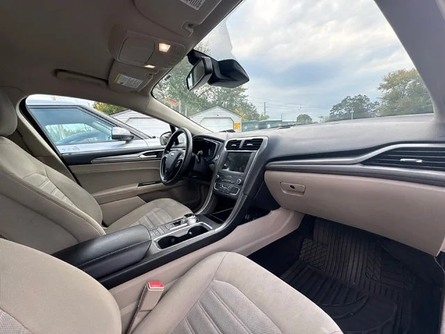 Used 2020 White Ford SE image 5