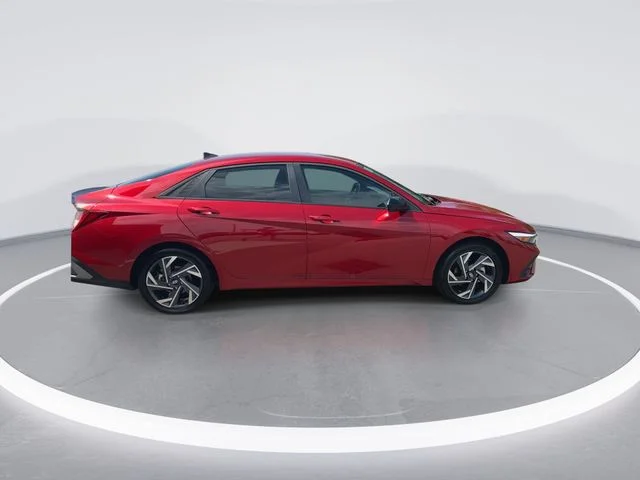 Used 2025 Red Hyundai SEL Sport image 9