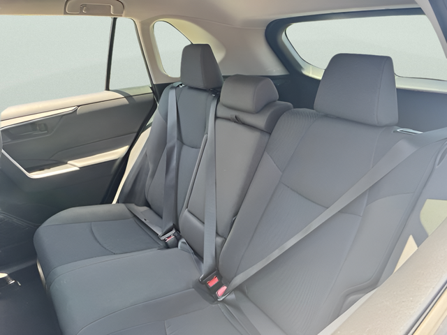 2025 Toyota RAV4 LE - Photo 20