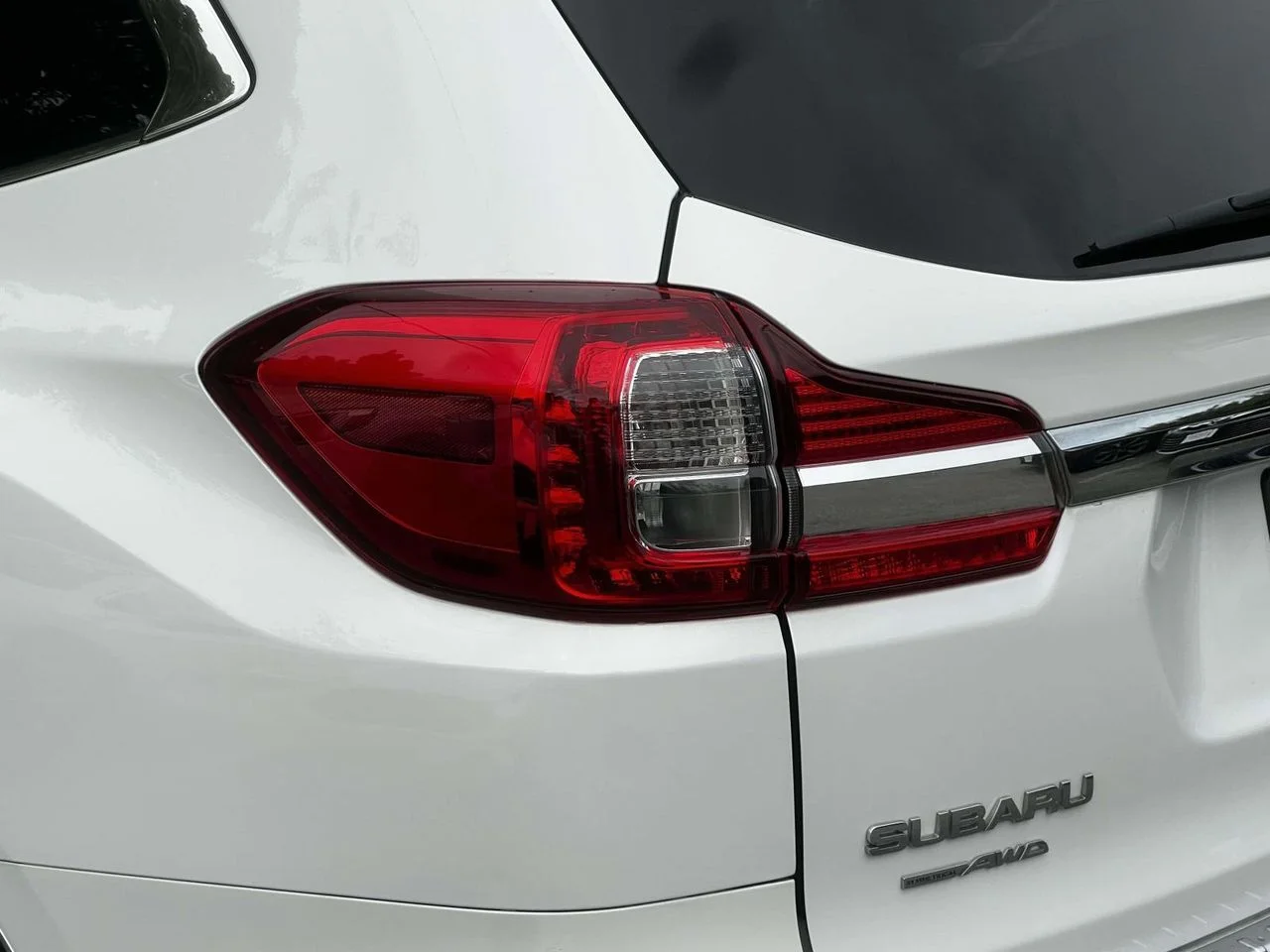 Used 2022 Crystal White Pearl Subaru Touring image 16
