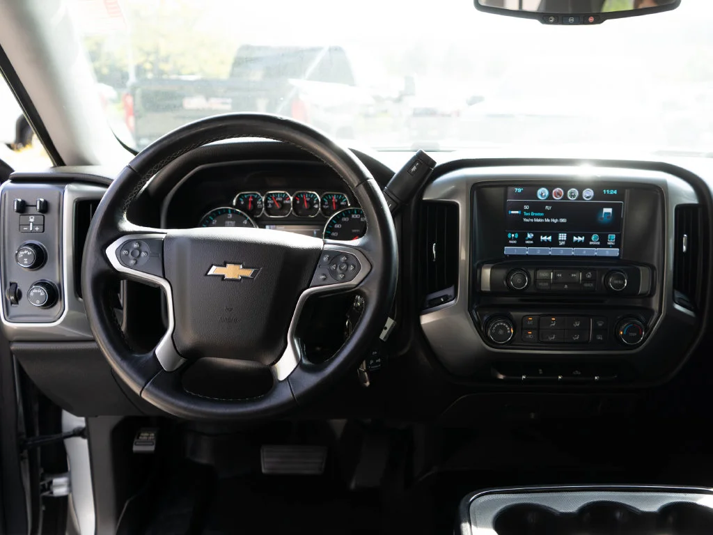 Used 2018 Silver Chevrolet LT image 13