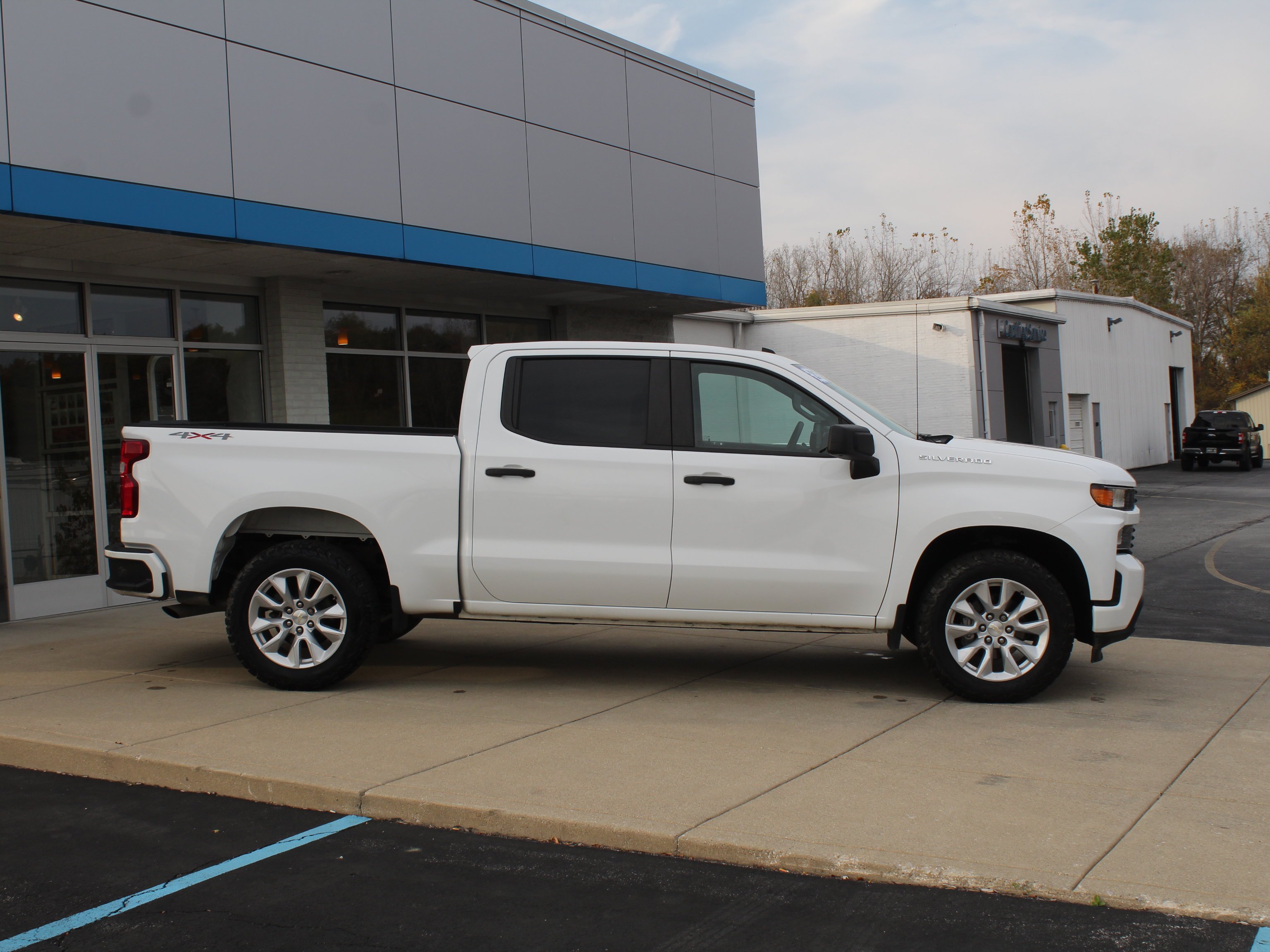 Used 2021 SUMMIT WHITE Chevrolet Custom image 5