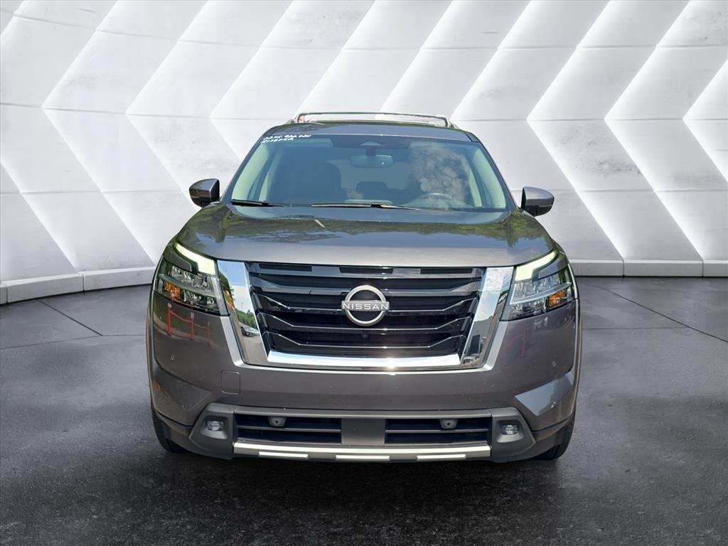 Used 2022 Gray Nissan SL image 8