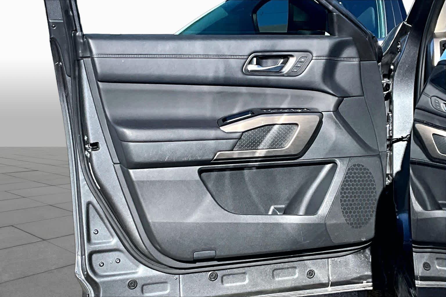 Used 2025 Gun Metallic Nissan Platinum image 22