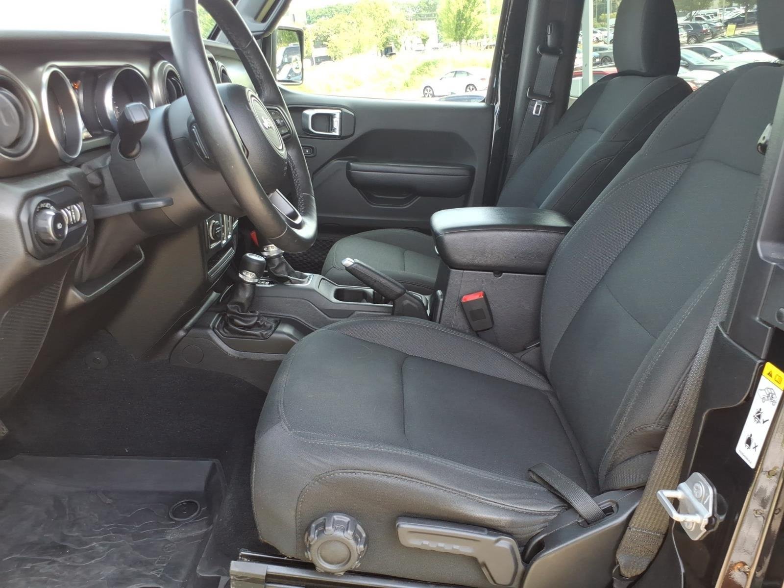 Used 2018 Black Clearcoat Jeep Sport S image 11