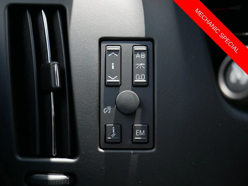 Used 2009 Red Cadillac V8 image 17