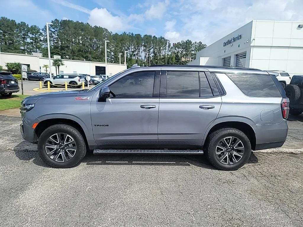 Used 2022 Gray Chevrolet Z71 image 4