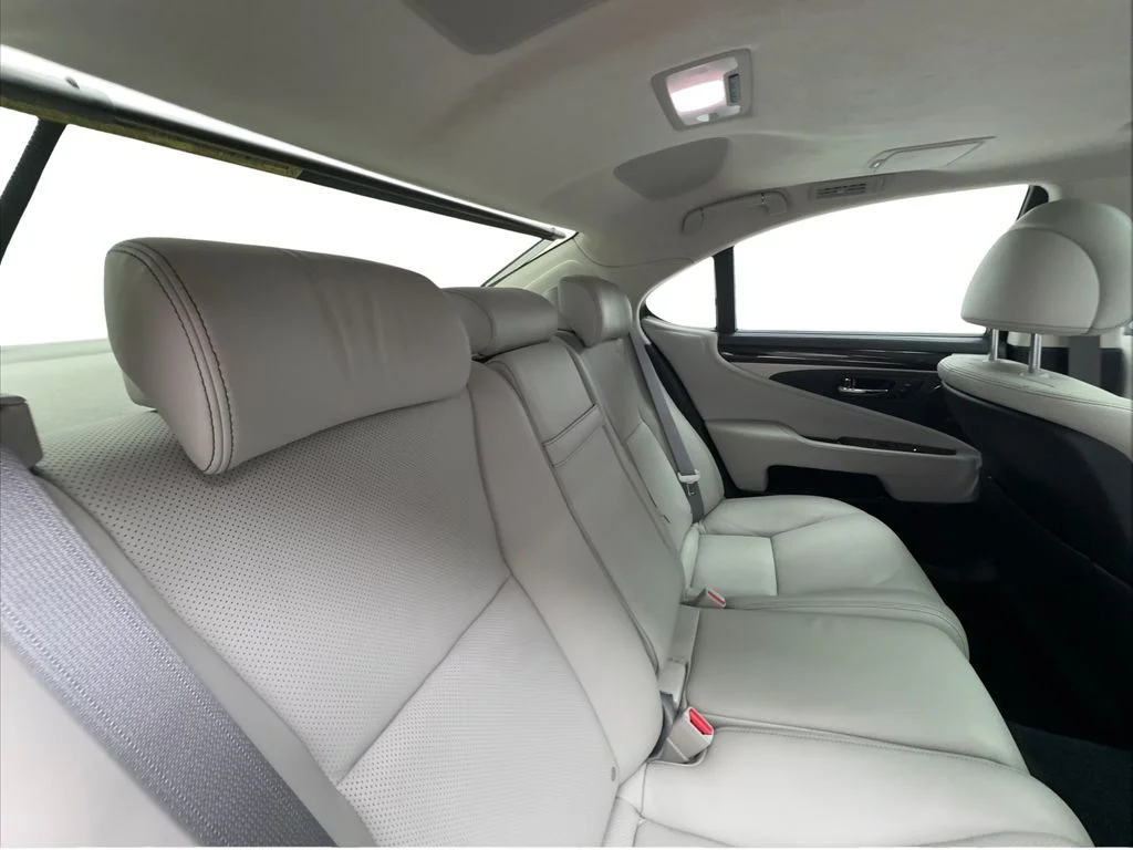 Used 2015 Black Lexus 460 image 30