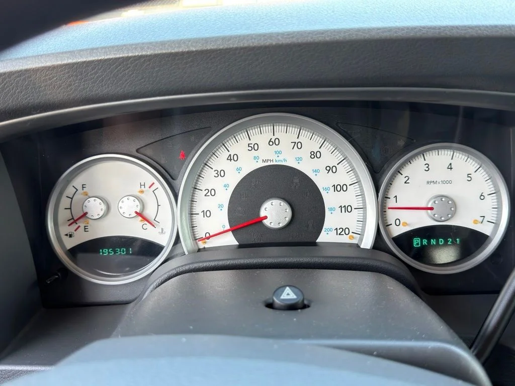 Used 2004 Black Dodge SLT image 28