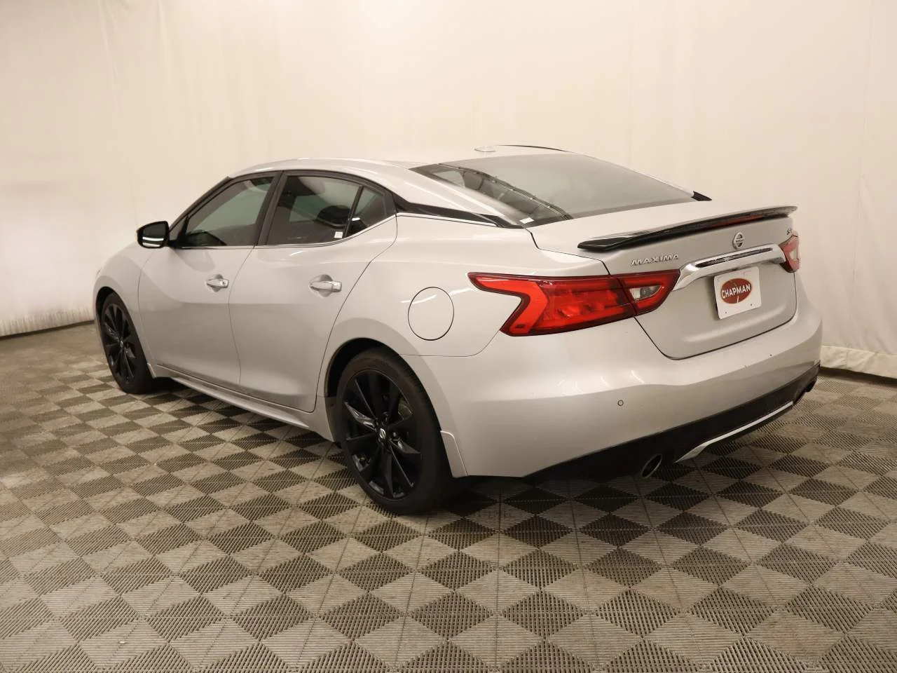 Used 2017 Brilliant Silver Nissan 3.5 SR image 3