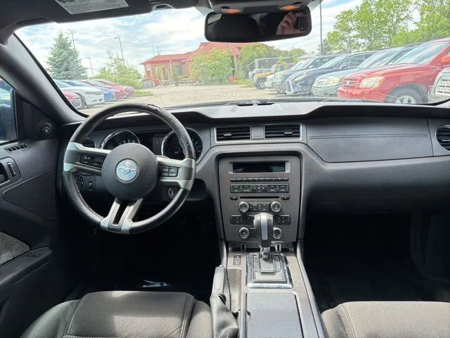 Used 2013 Black Ford V6 image 7
