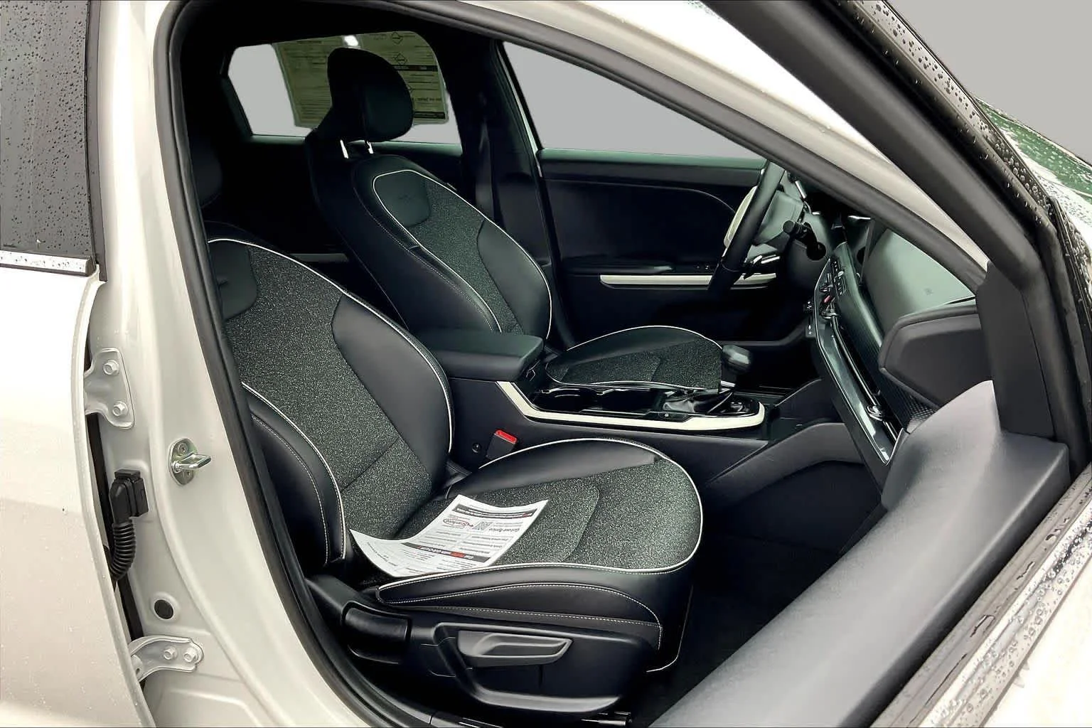 Used 2025 Snow White Pearl Kia GT-Line image 9