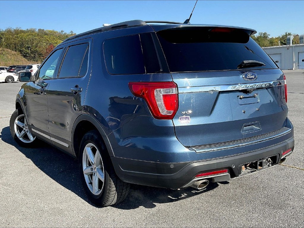 Used 2018 Blue Ford XLT image 3