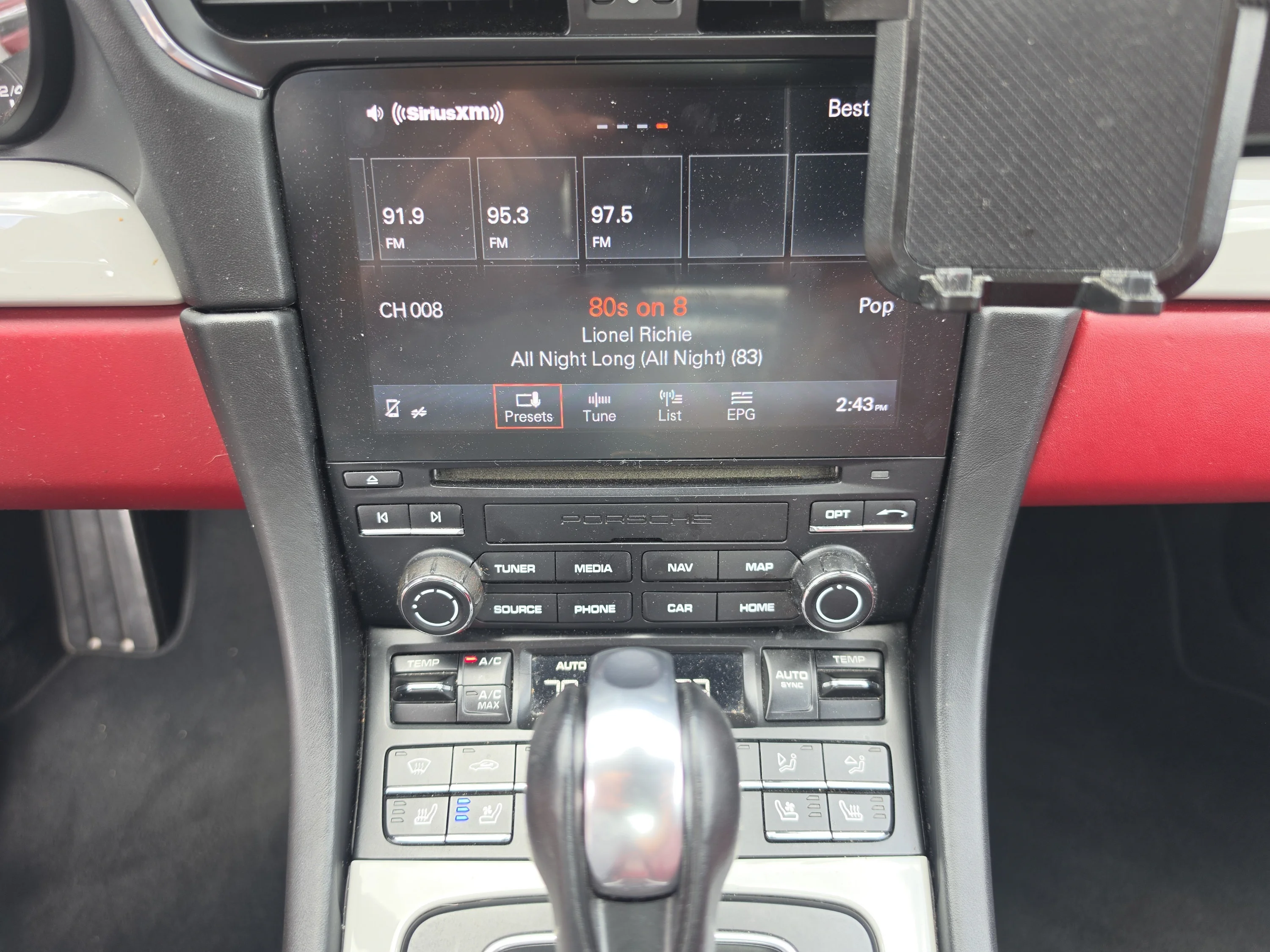 Used 2018 Chalk Porsche 4S image 23