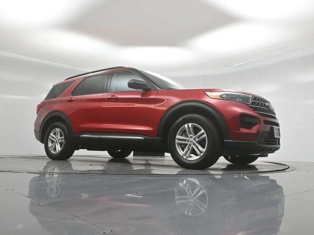 Used 2023 Red Ford XLT image 3