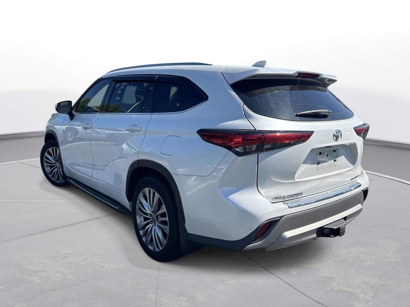 Used 2022 Wind Chill Pearl Toyota Platinum image 8
