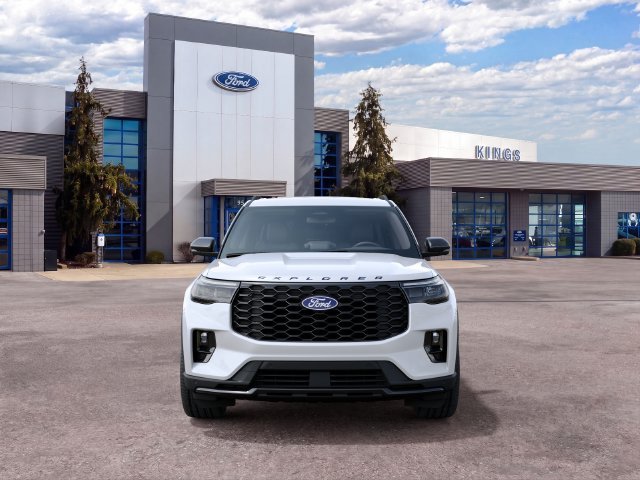 New 2027 Star White Metallic Tri-Coat Ford ST-Line image 3