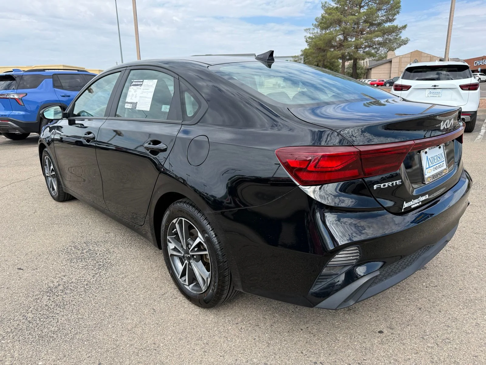2023 Kia Forte LXS - Photo 9