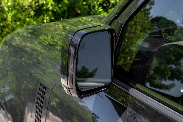 New 2026 Santorini Black Metallic Land Rover X image 35