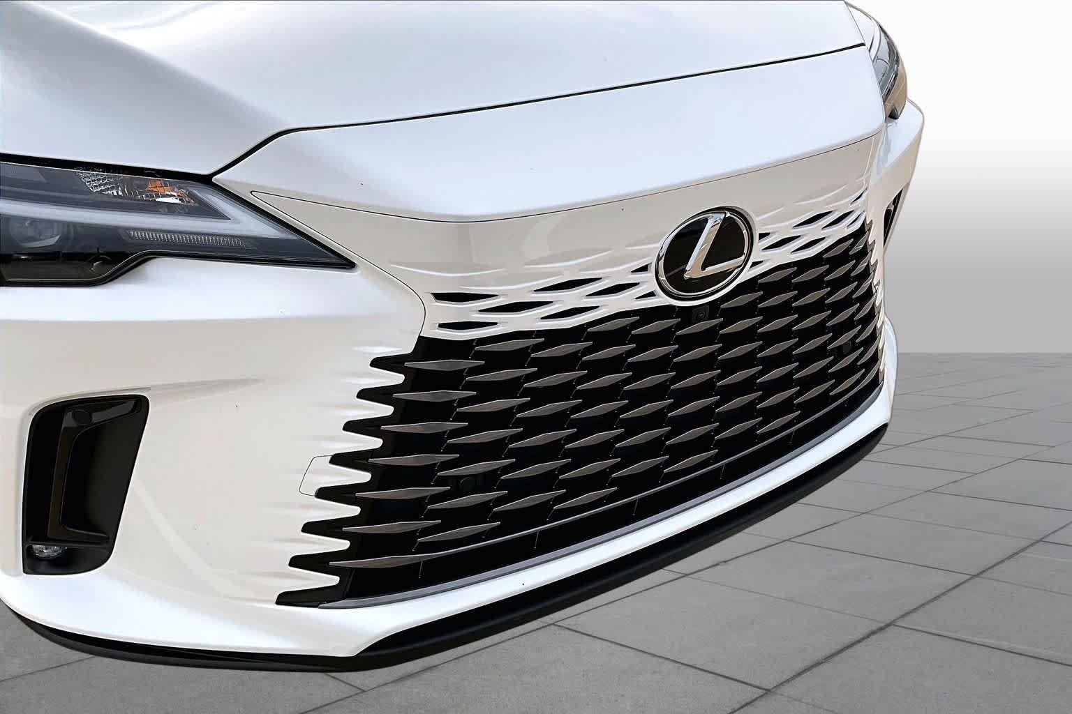 Used 2025 Eminent White Pearl Lexus Premium image 30